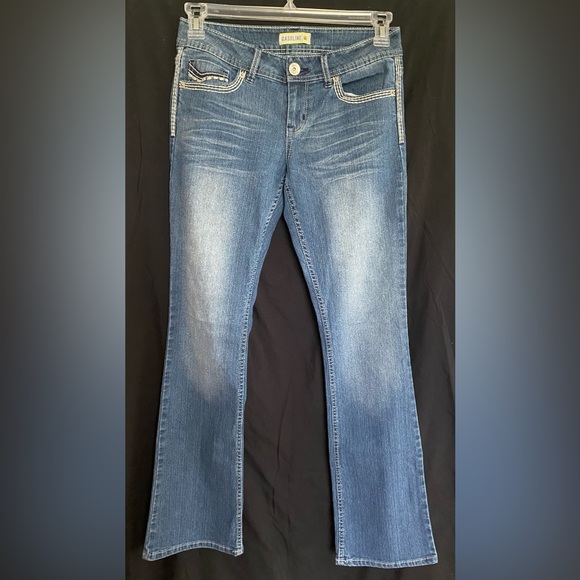 Gasoline Brand boot cut blue jeans, stretch material, Sz. 7. Like New. - Picture 5 of 8